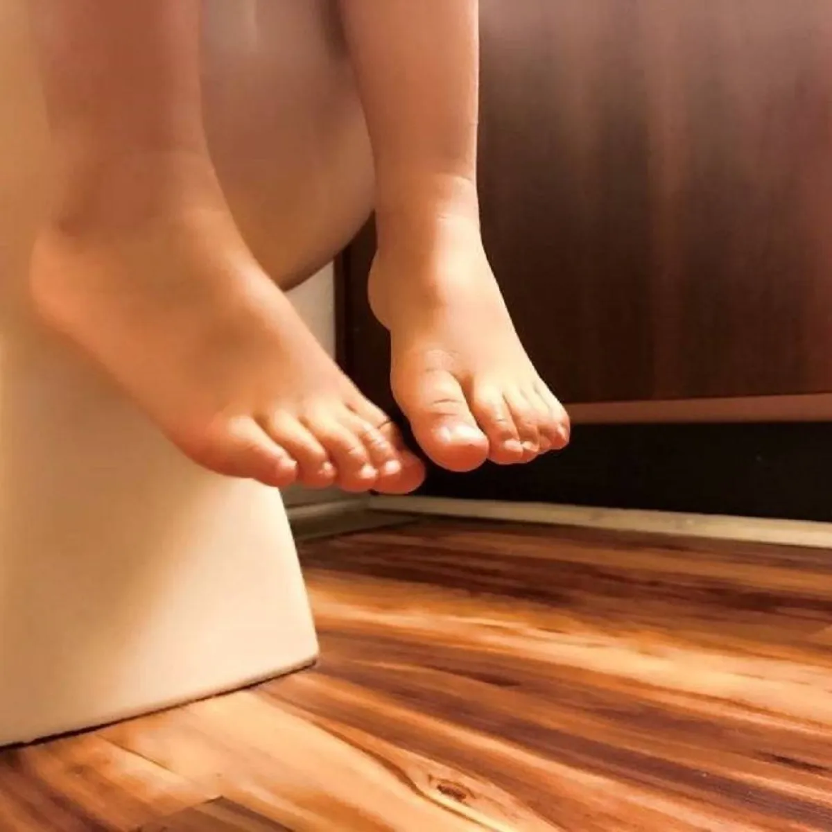 صورة لطفل بالحمام