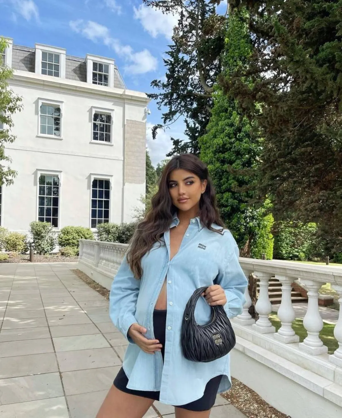 حقائب علا فرحات من أفخر العلامات التجارية 