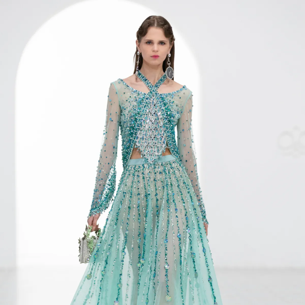 فستان سهرة باللون التركواز من جورج حبيقة Georges Hobeika