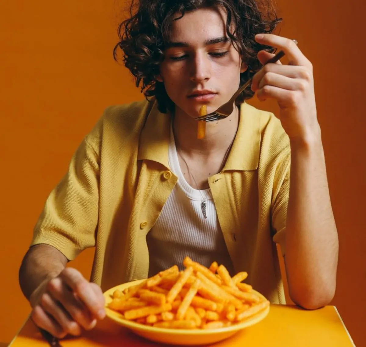 صورة مراهق مهووس بالنحافة