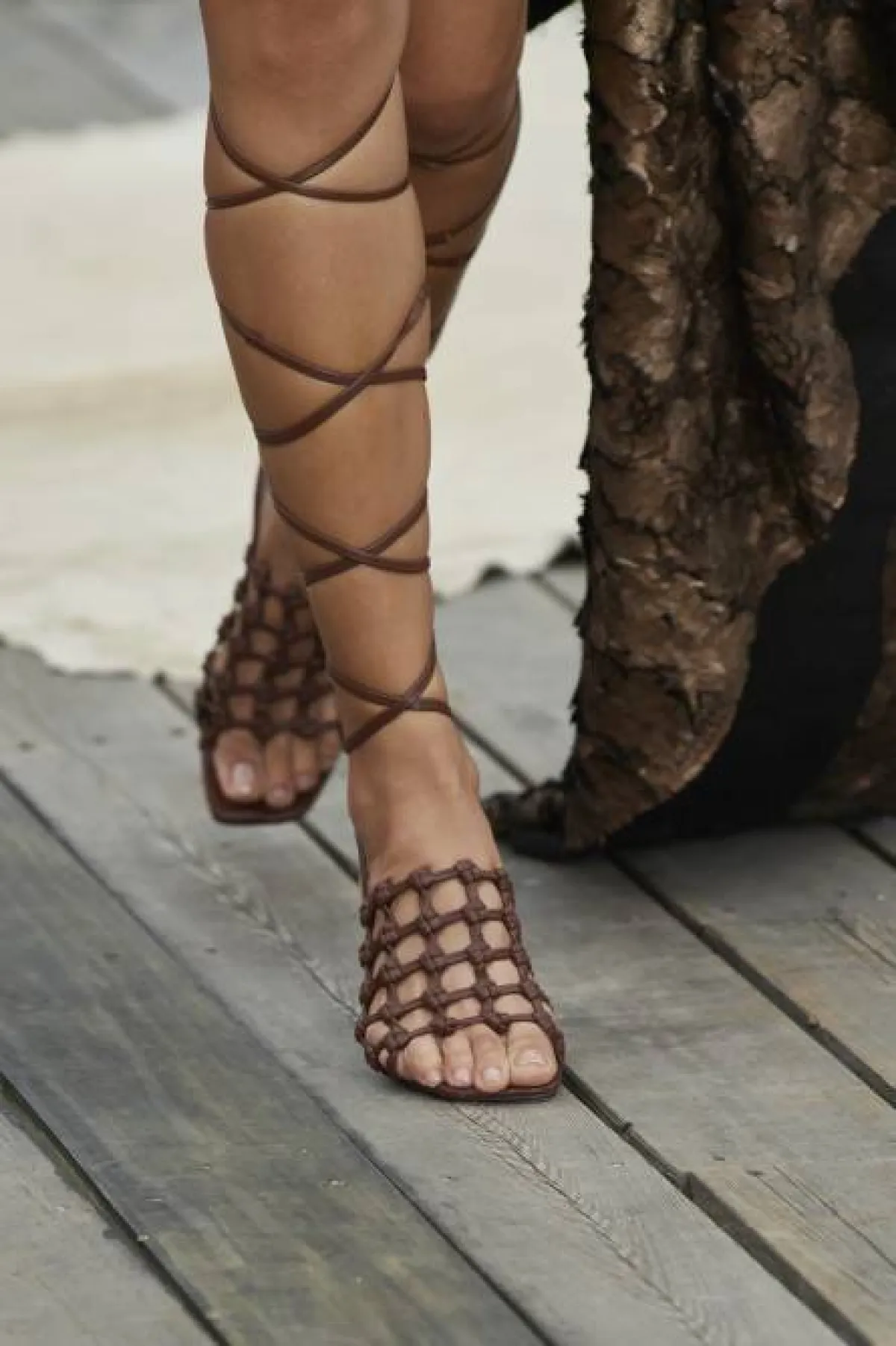 حذاء بني من رونكس أند بانكو