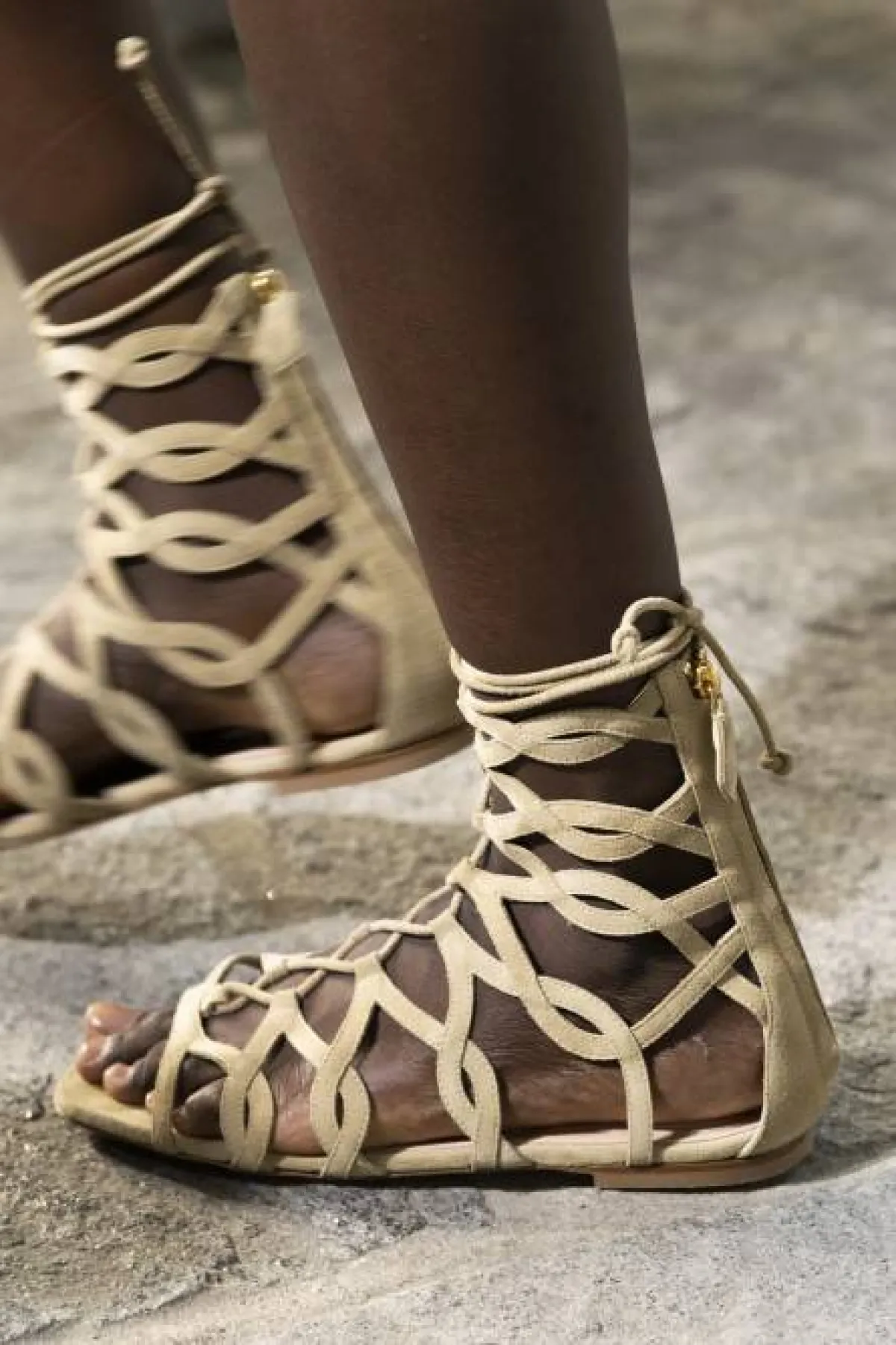 صندل عاجي من البيرتا فيريتي 