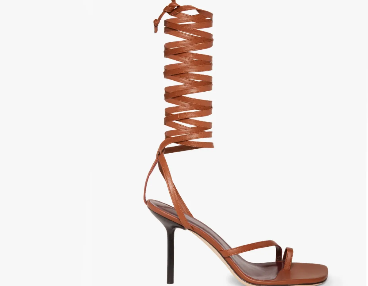 صندل بني من ستود