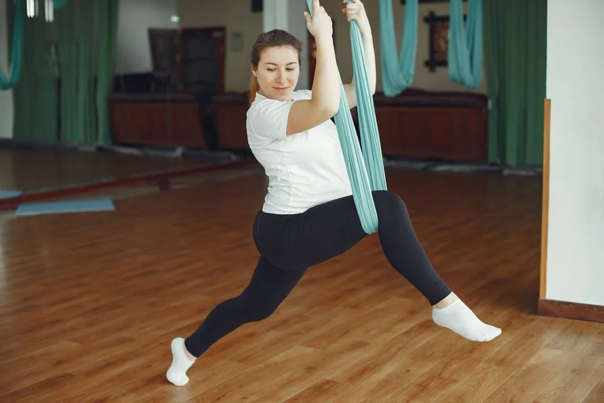 صورة لحامل تمارس الرياضة