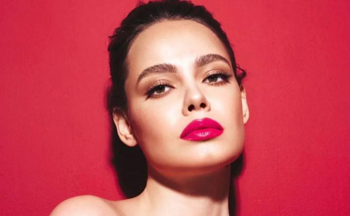 مكياج عيون لفستان أزرق