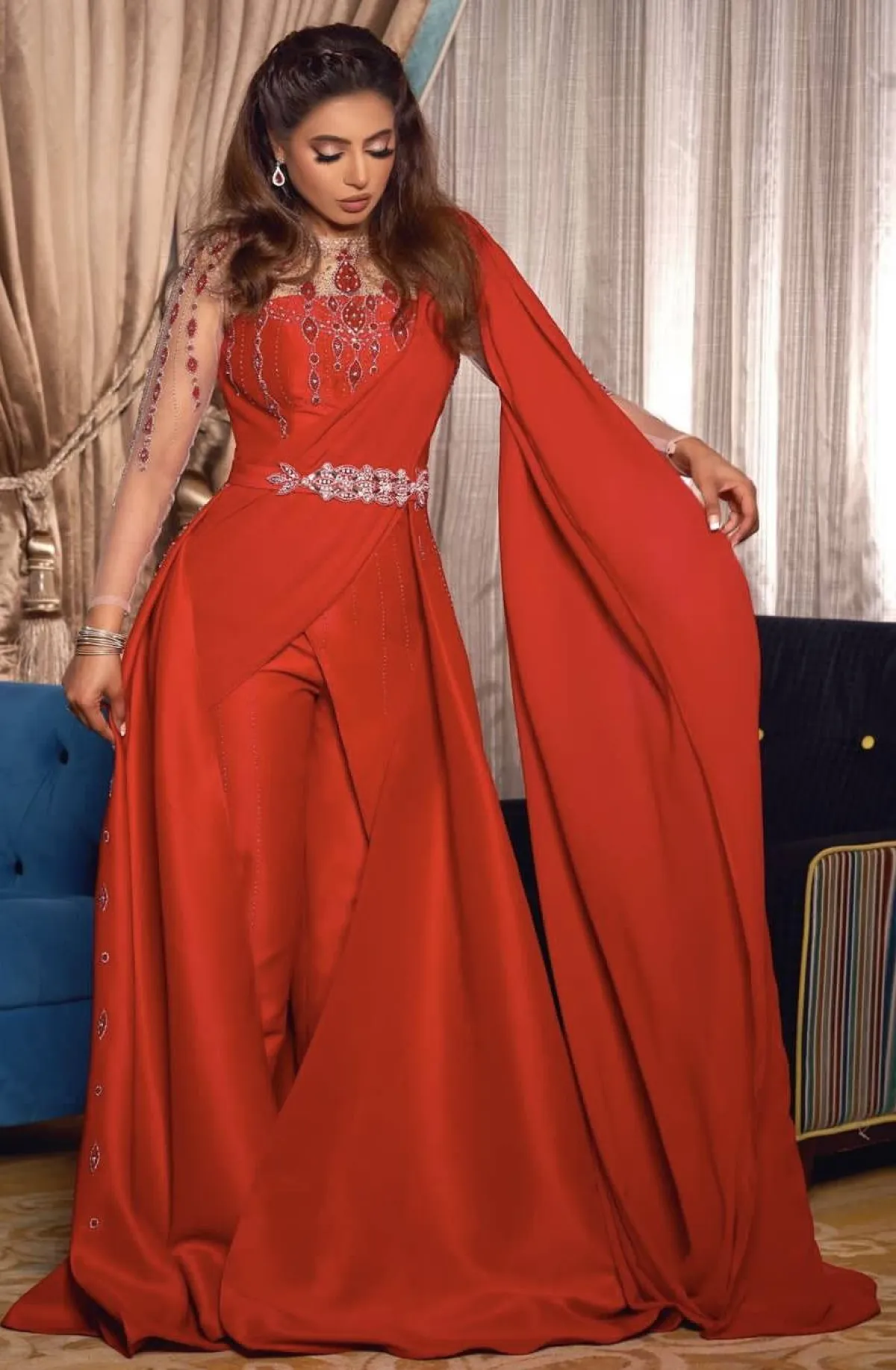 فستان ساتان مطرز