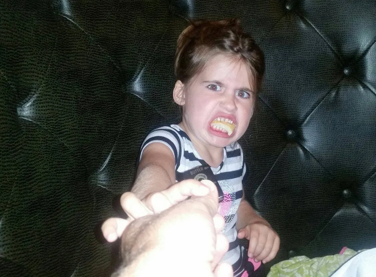 صورة لطفلة غاضبة