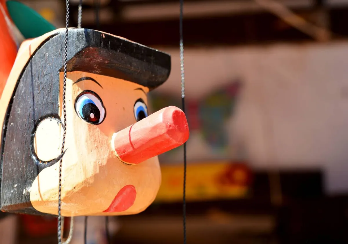 صورة تعبيرية عن الطفل الكاذب