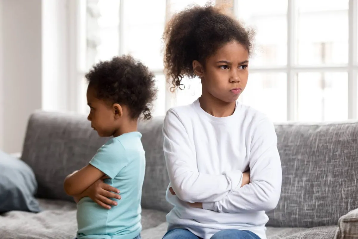 صورة لغيرة الإخوة