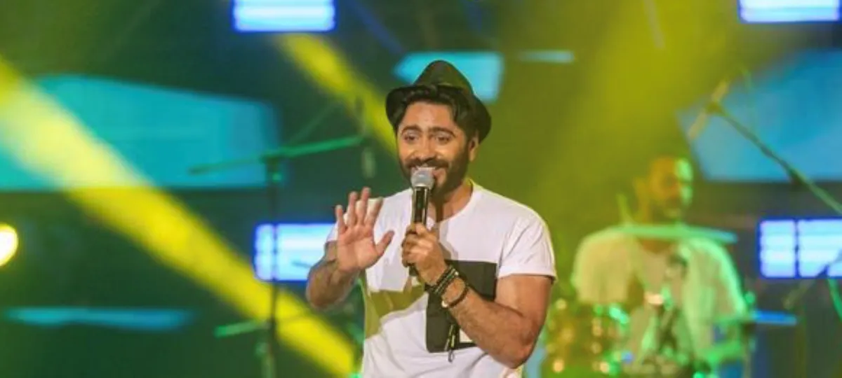 تامر حسني -الصورة من حساب شركة بنش مارك على الانستغرام