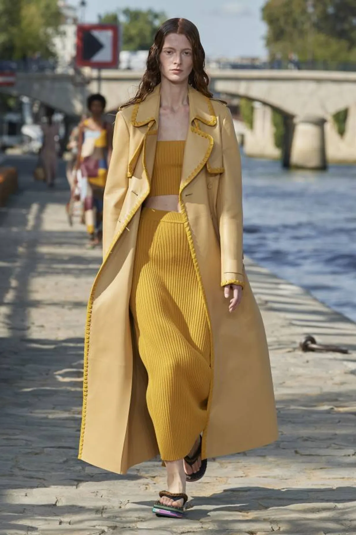 تنسيق اللون الخردلي