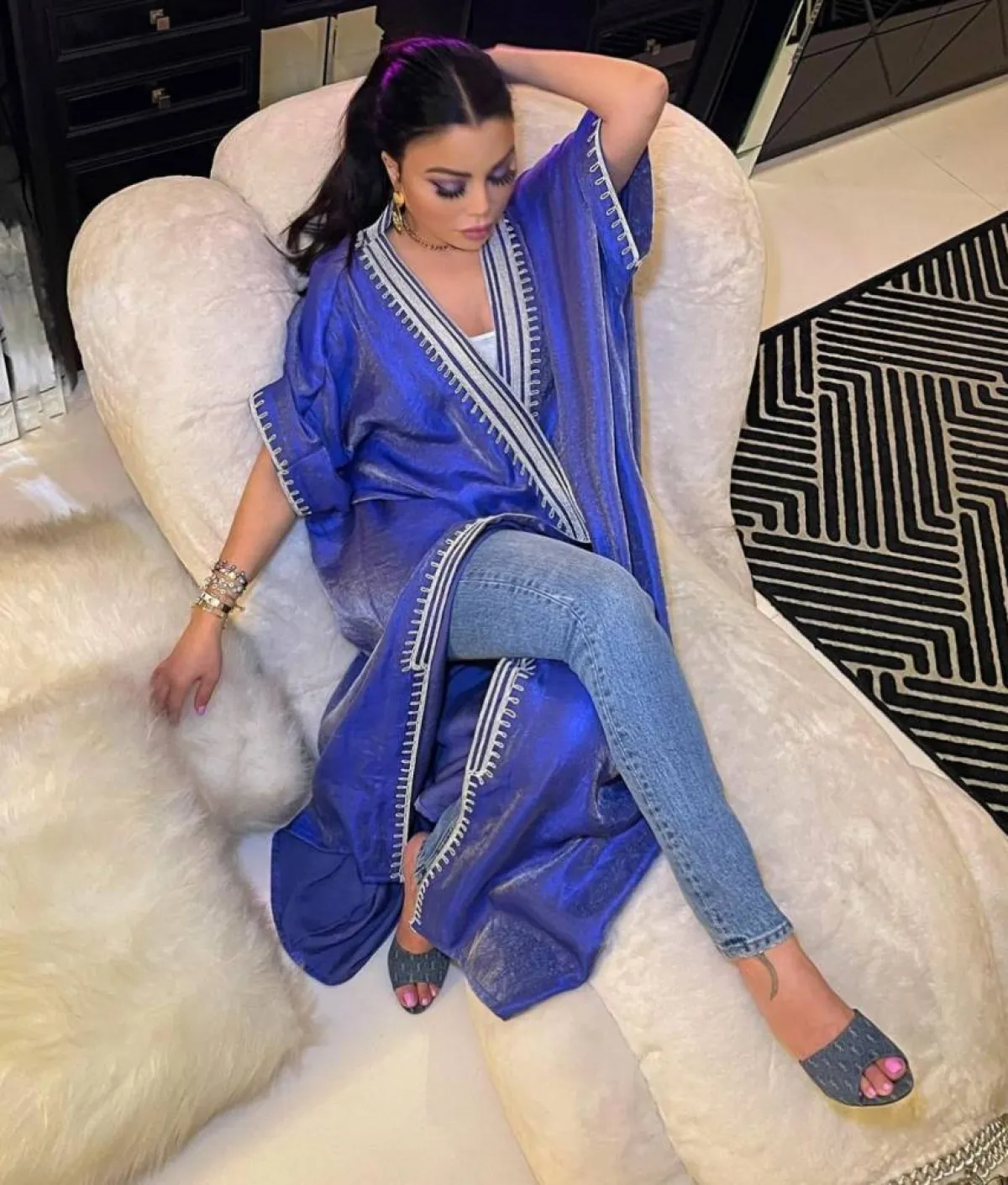 إطلالات هيفاء وهبي بالجينز