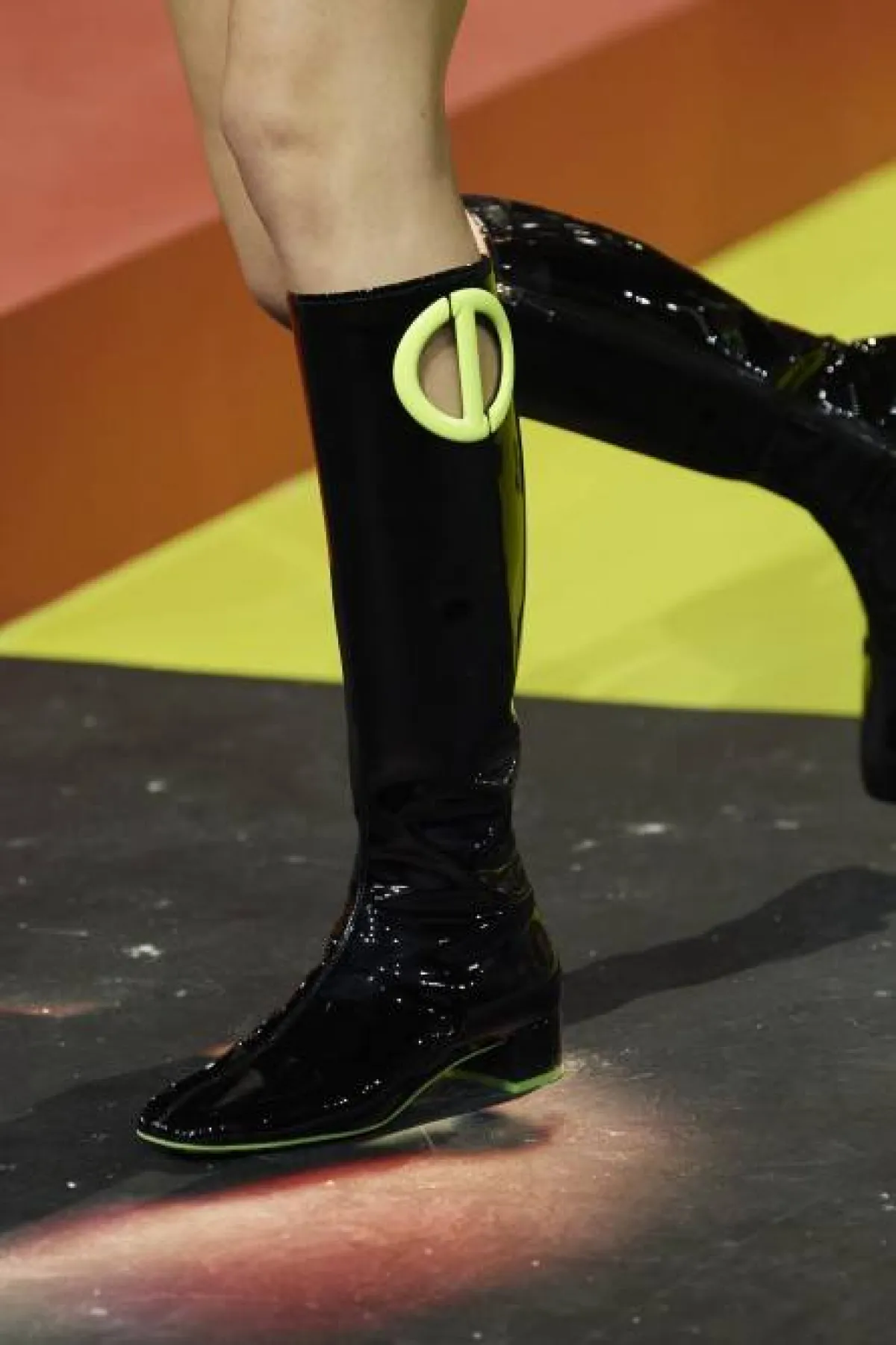 جزمة سوداء من ديور 