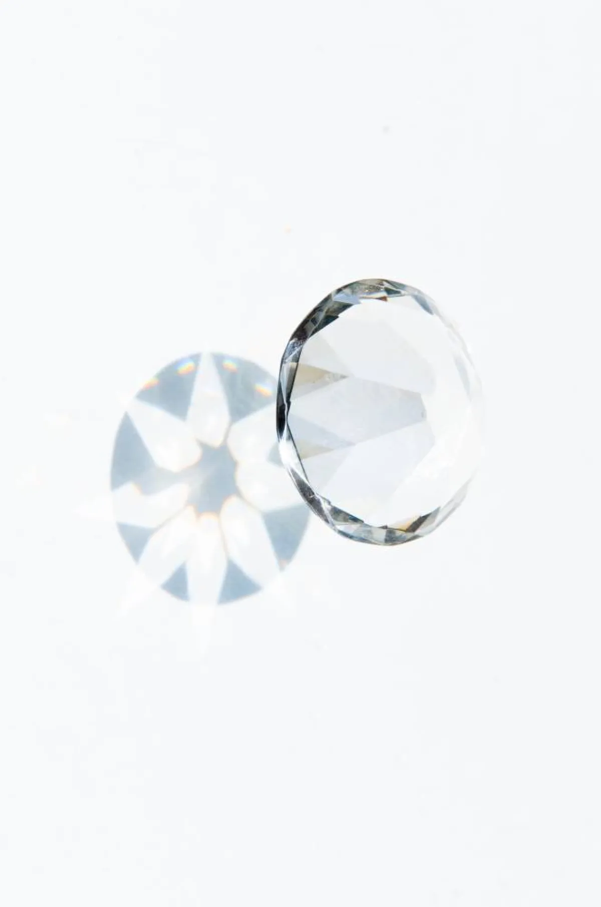 يجب التأكد بالشهادات من أن الألماس نادر وبجودة عالية