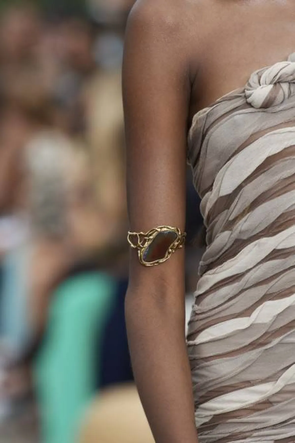 سوار للذراع من برونكس أند بانكو