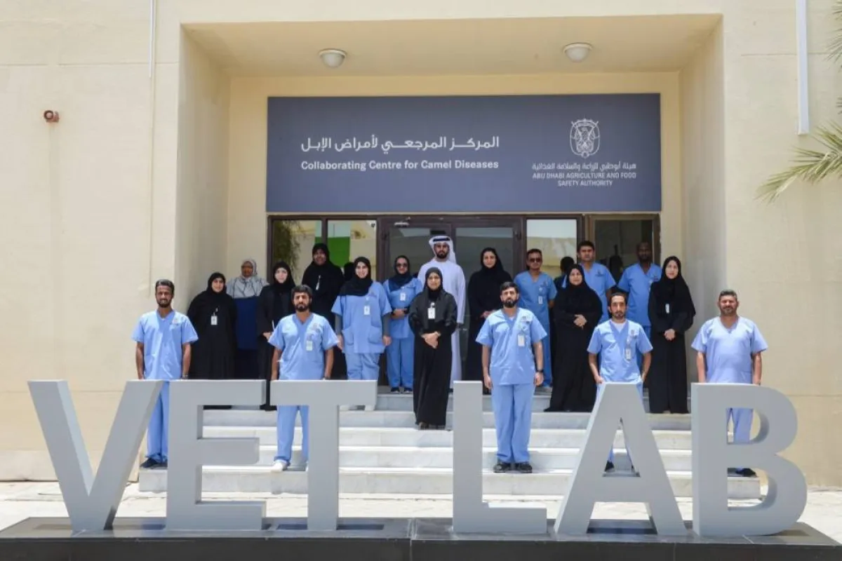 اعتماد المختبرات البيطرية لأبوظبي كأول مركز مرجعي متعاون لأمراض الإبل - الصورة من وام