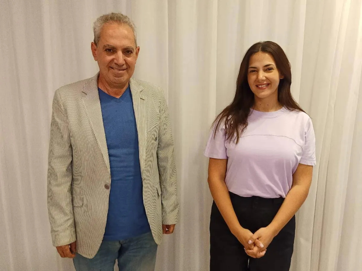 دنيا سمير غانم والناقد الأمير أباظة رئيس المهرجان - صورة من حساب المهرجان على فيسبوك