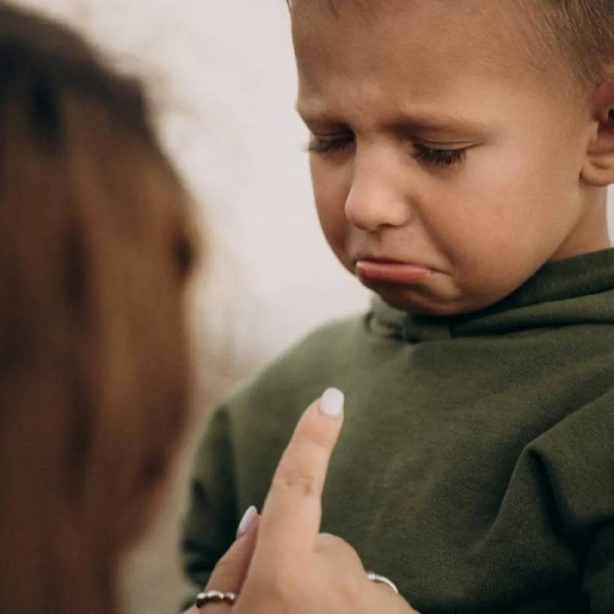 صورة لطفل يبكي