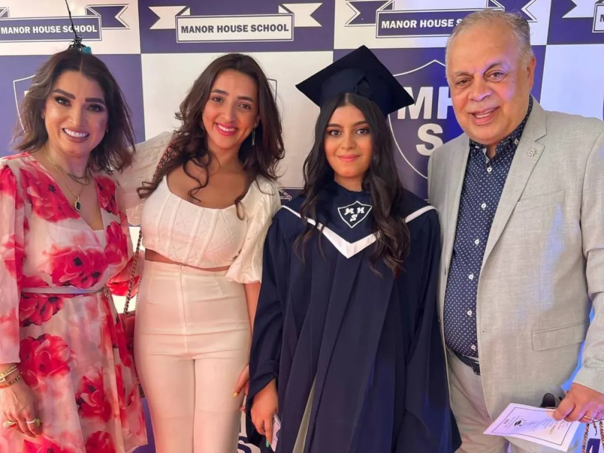 روجينا وزوجها أشرف زكي وابنتيها مايا ومريم - الصورة من حسابها على انستغرام