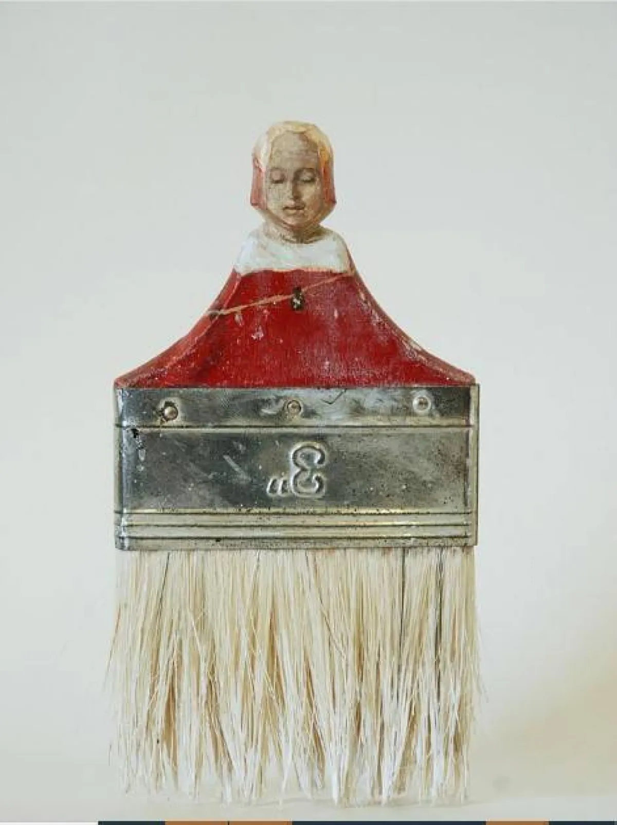 منحوتات على فرشاة الرسم