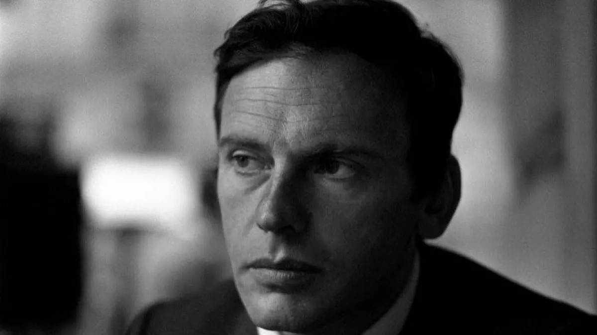 الممثل الراحل في شبابه الصورة من موقع راديو فرانس على الانترنت