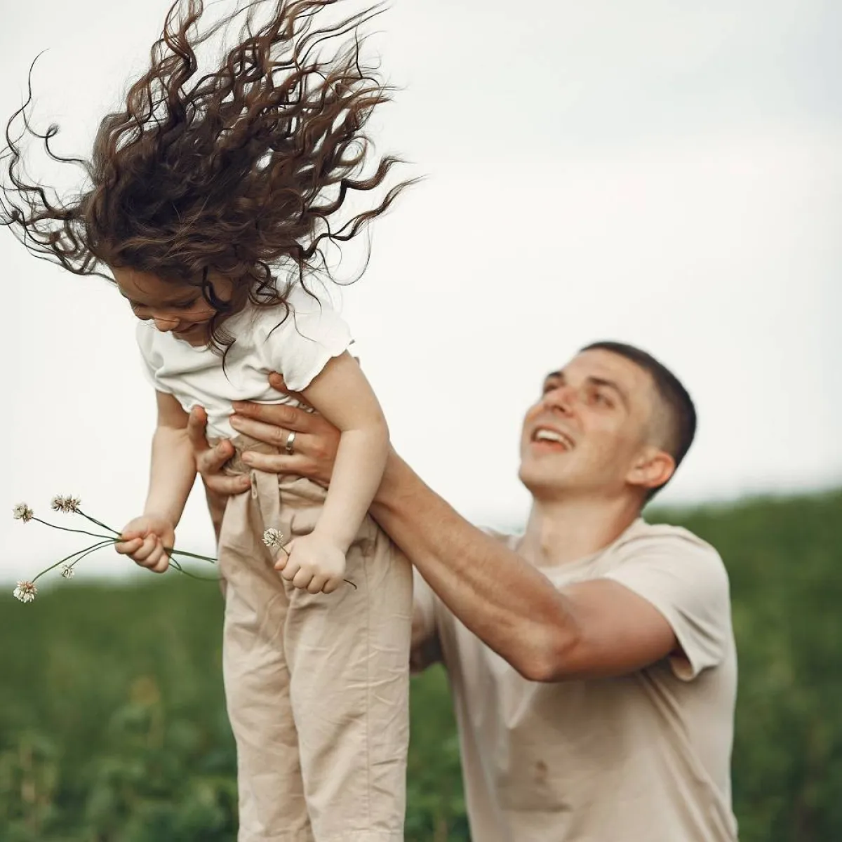 صورة لأب وطفلته