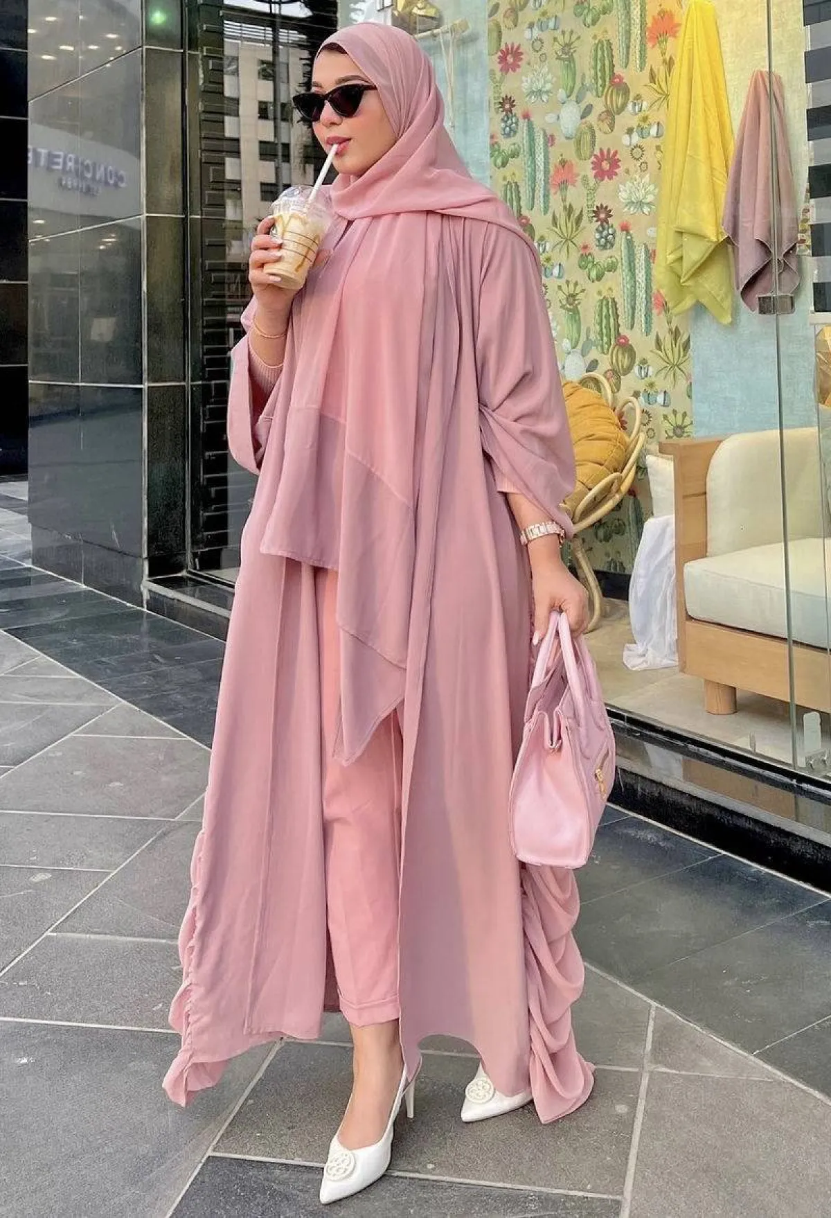 إطلالة مونكروم