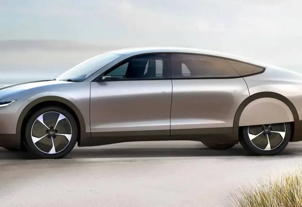 الكشف عن موعد تصنيع أول سيارة طاقة شمسية في العالم