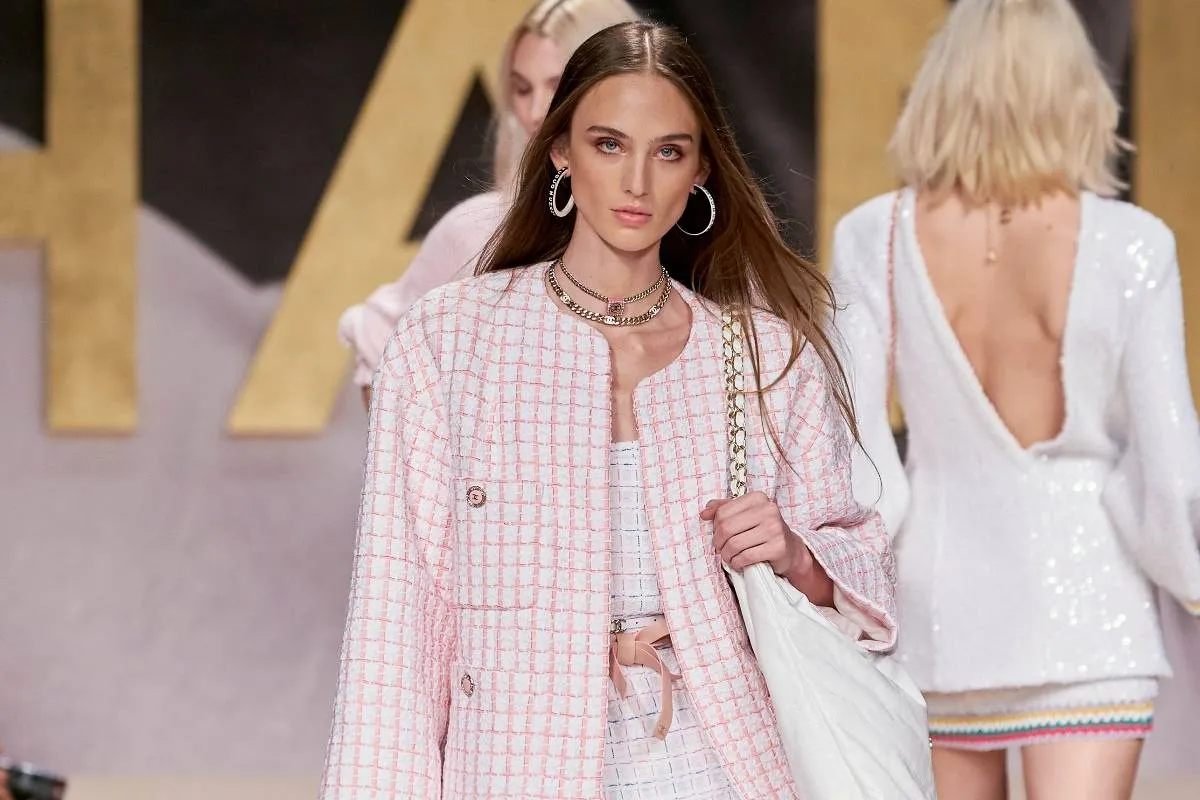 موديلات حقائب الكتف من شانيل Chanel