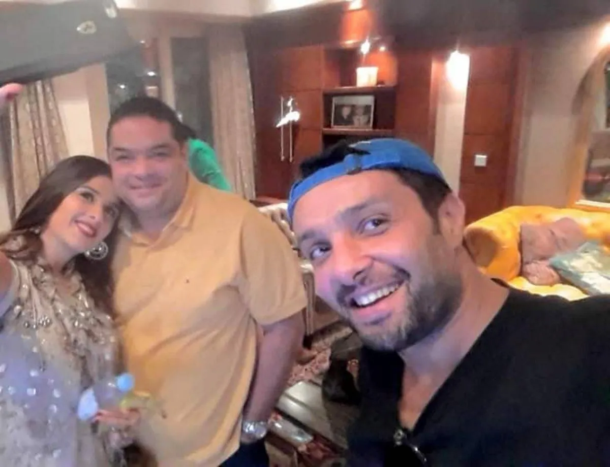 ياسمين عبد العزيز وشقيقيها - الصورة من حساب وائل عبد العزيز على الفيس بوك