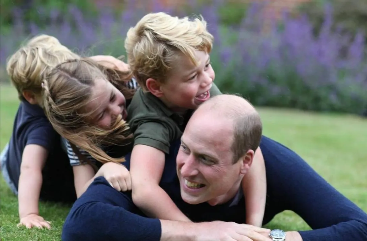 الأمير ويليام مع أبنائه الثلاثة- الصورة من حساب Duke and Duchess of cambridge على إنستغرام