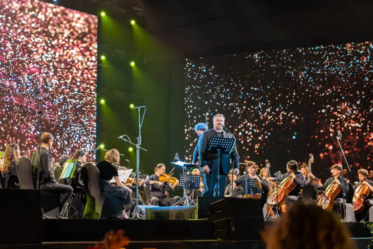 جوزيف كاليها على مسرح أبو بكر سالم- الصورة خاصة بـ"سيدتي"