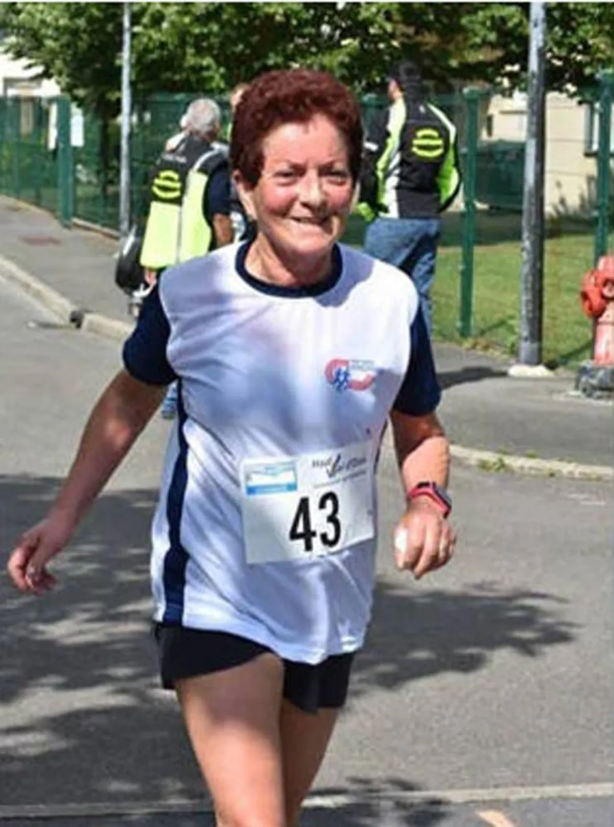 عجوز تسجل رقماً قياسياً بقطع 78 ميلاً في 24 ساعة