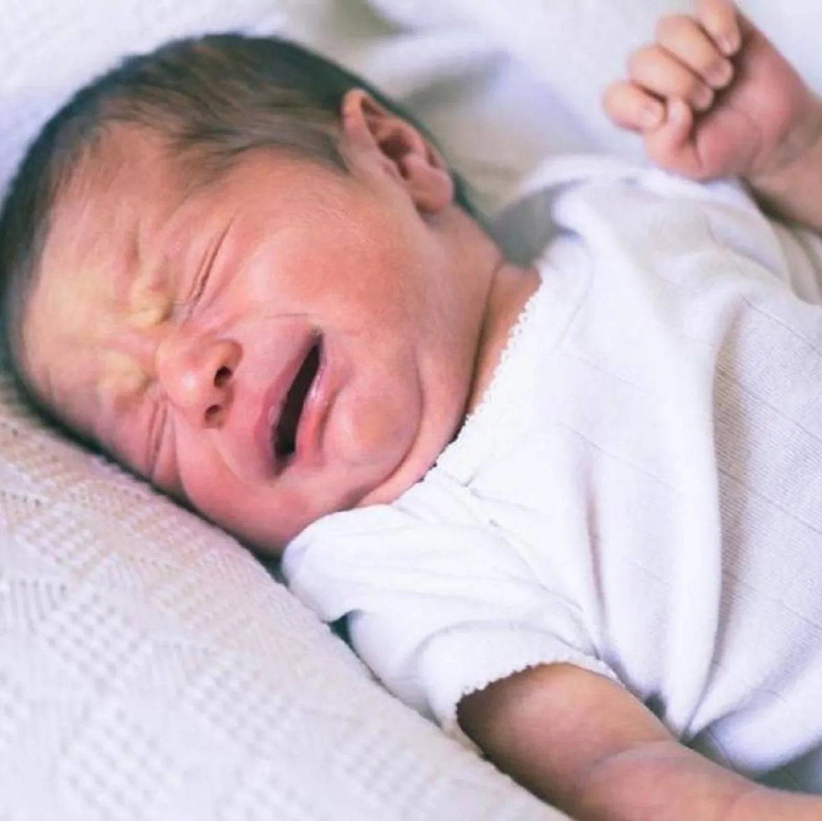 صورة لطفل يبكي