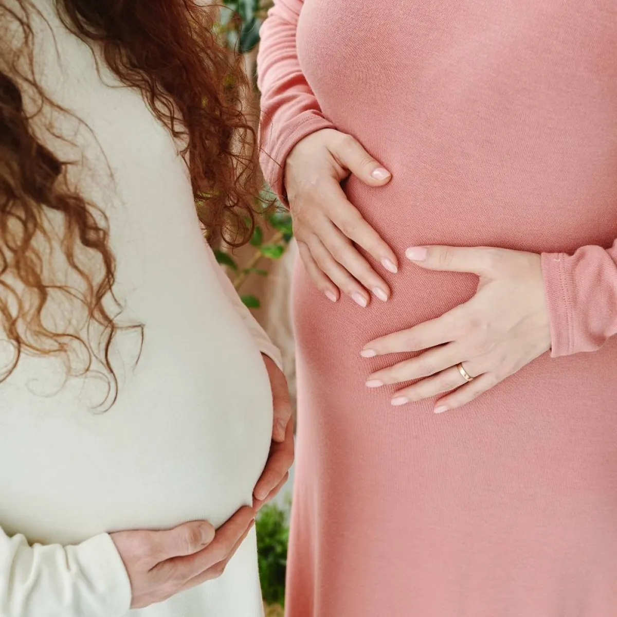 صورة لاثنتين من الحوامل