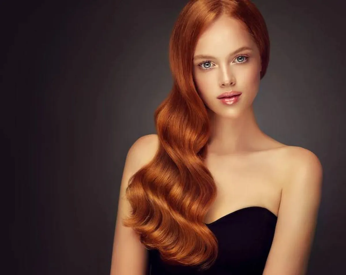 تنسيق المكياج مع الشعر الأحمر