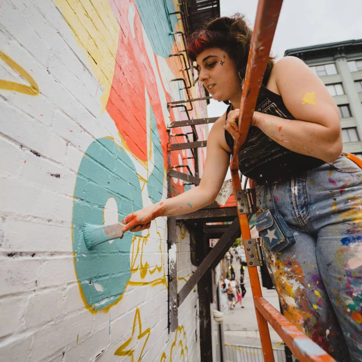 لوحات عملاقة تزين شوارع مونتريال