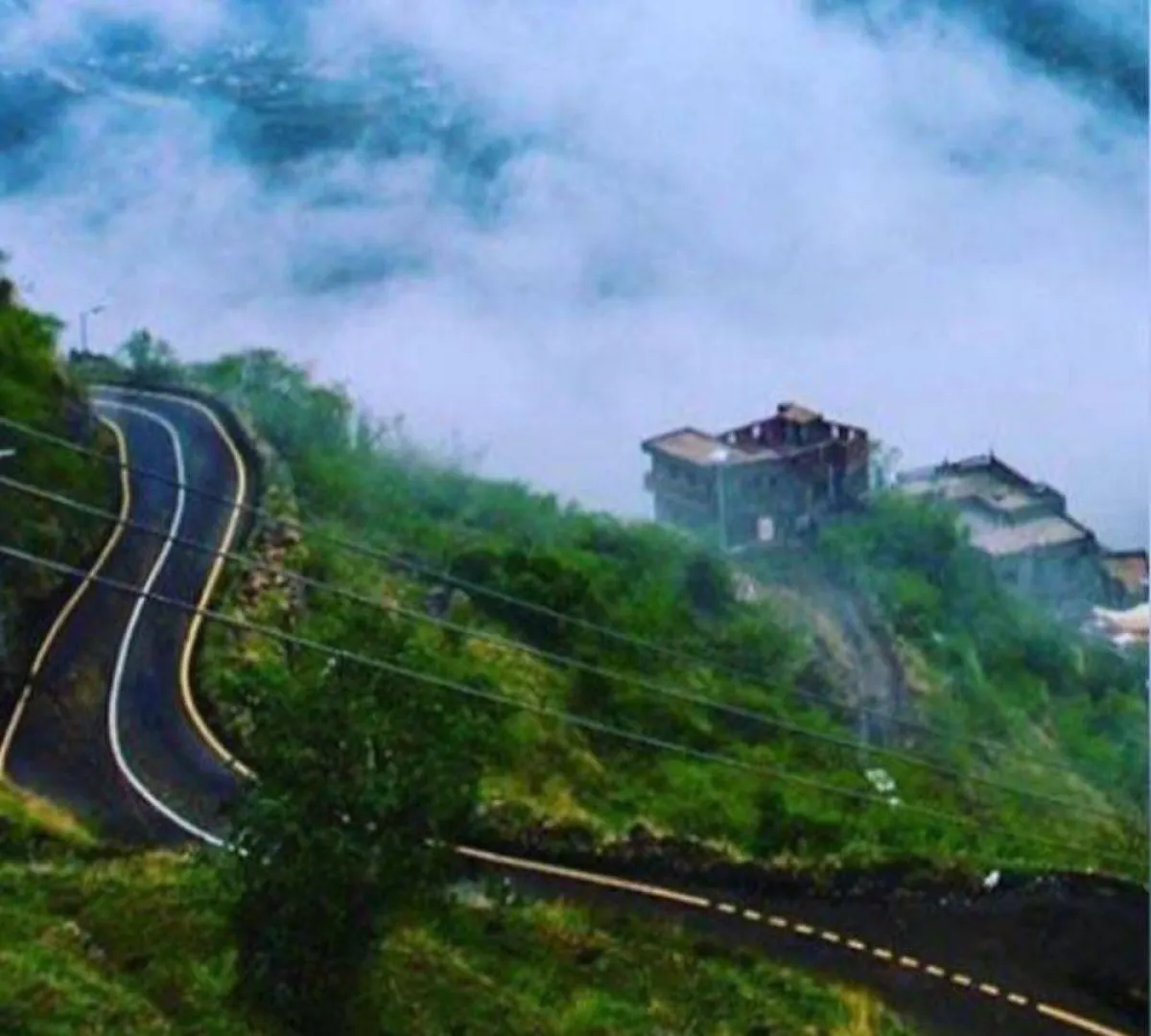 مرتفعات فيفاء تعانق السحاب -الصور من المصدر 