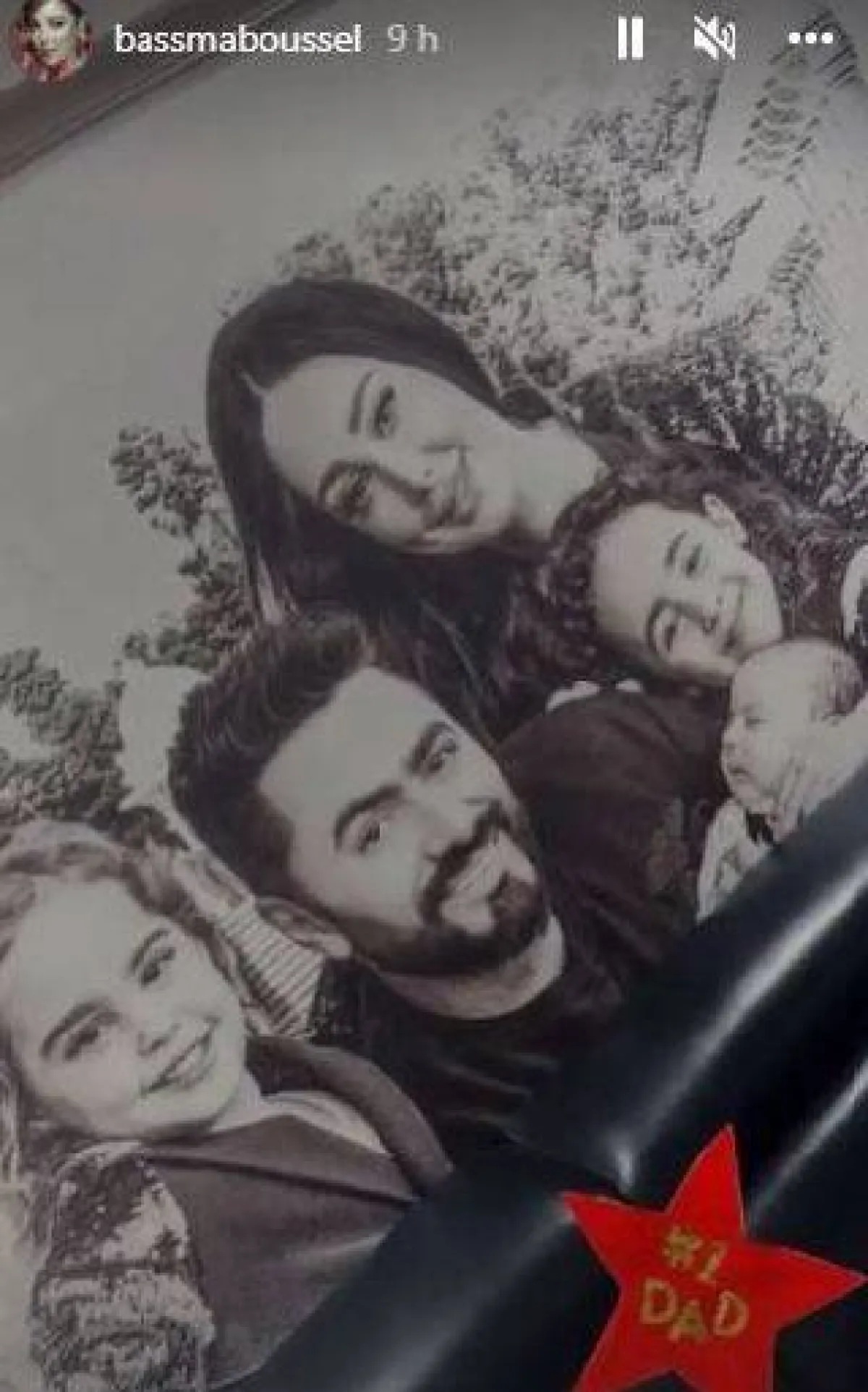 شاركت بسمة بوسيل صورة لها مع زوجها تامر حسني وأبنائهما الثلاثة- صورة من صفحتها الرسمية على " انستغرام"