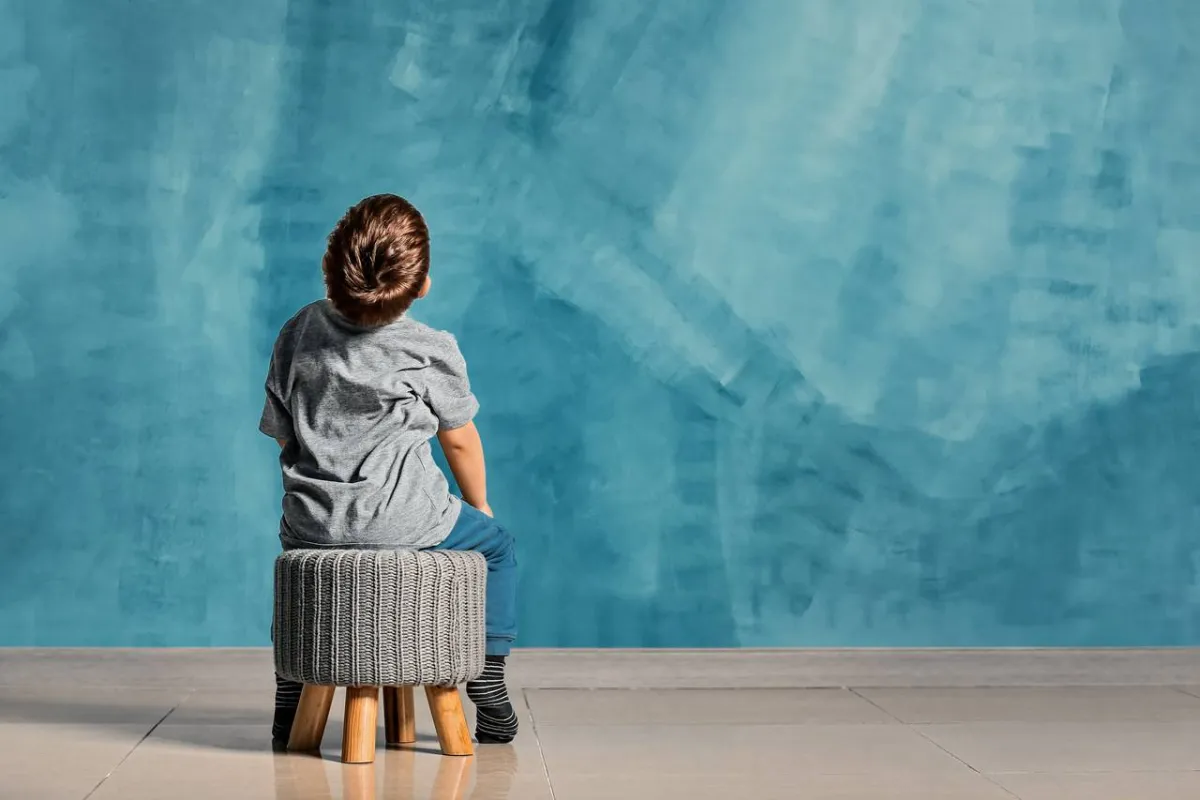 صورة لطفل عنيد