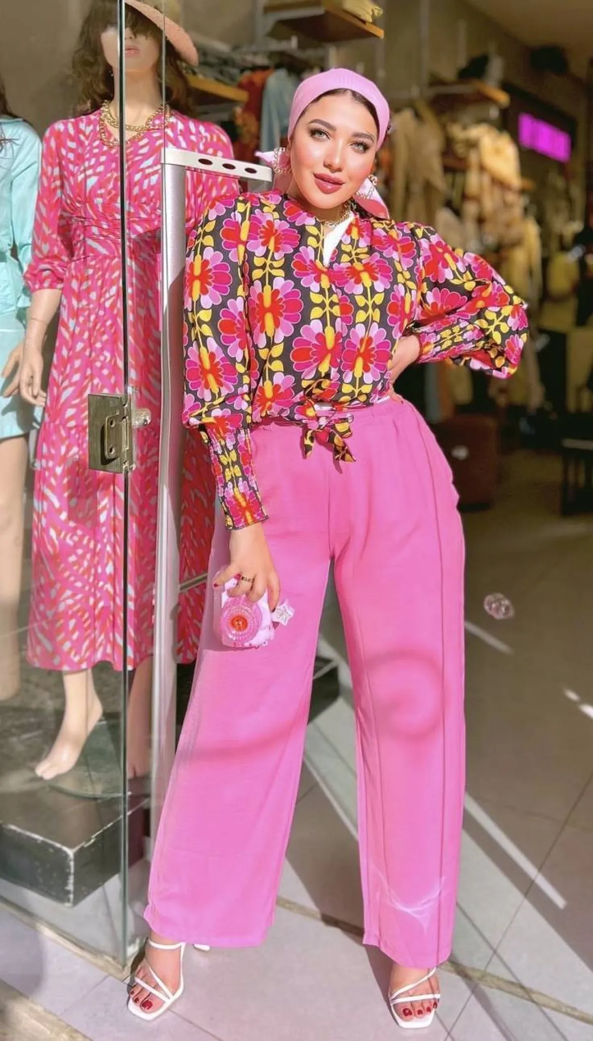 حنان الحكيم باطلالة مرحة