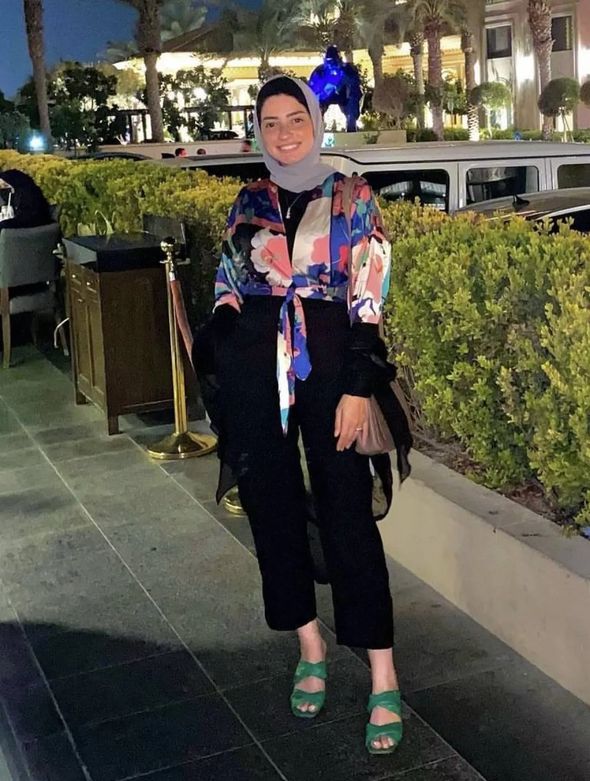 سمر سليم بقميص ساتان