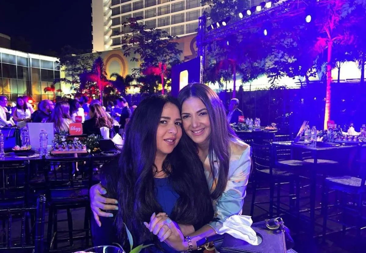 دنيا سمير غانم برفقة شقيقتها إيمي - صورة من حساب دنيا على " انستغرام"