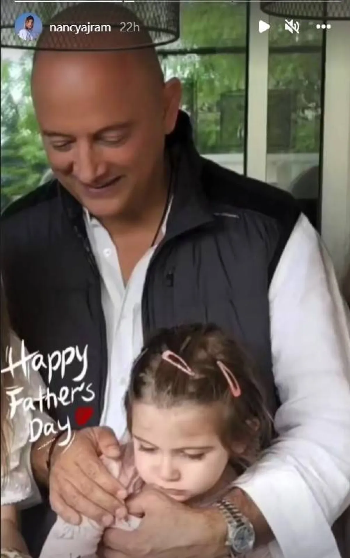 ابنة نانسي عجرم ووالدها - الصورة من ستوري حساب نانسي على انستغرام