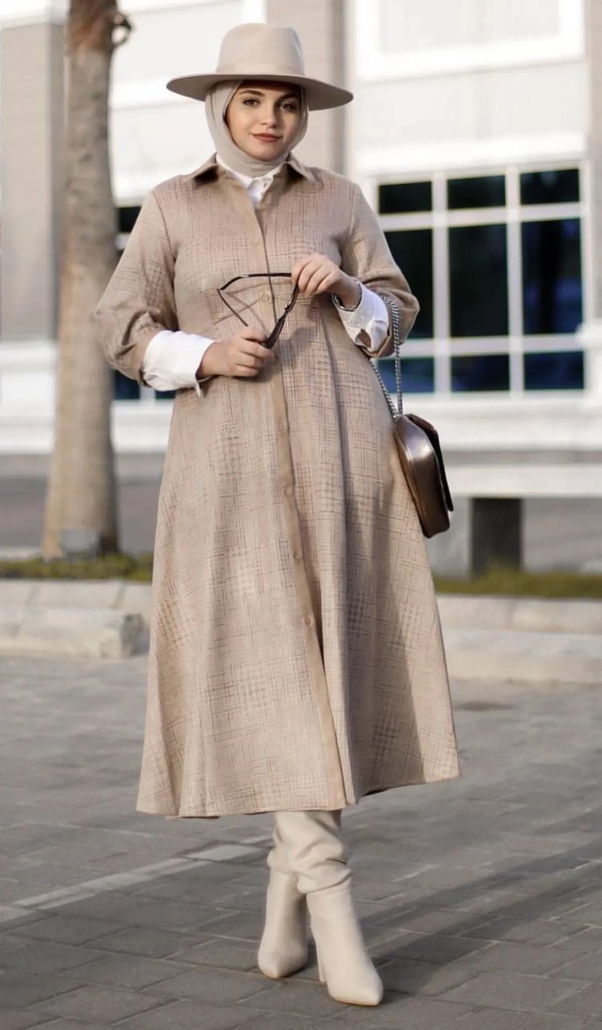 تنسيق اللون الكاكي من اية فوزي