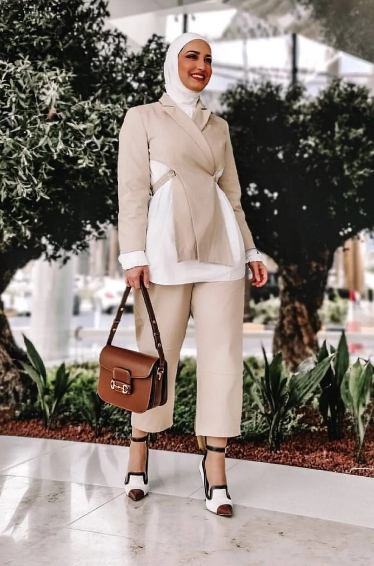 دلال الدوب باطلالة عصرية