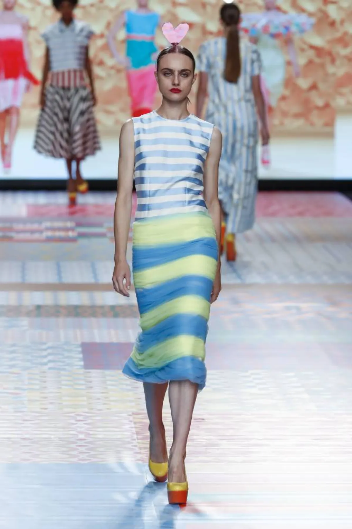 تنورة طويلة ملونة من  Ágatha Ruiz de la Prada 