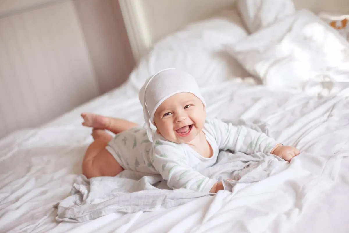 صورة مولود على بطنه