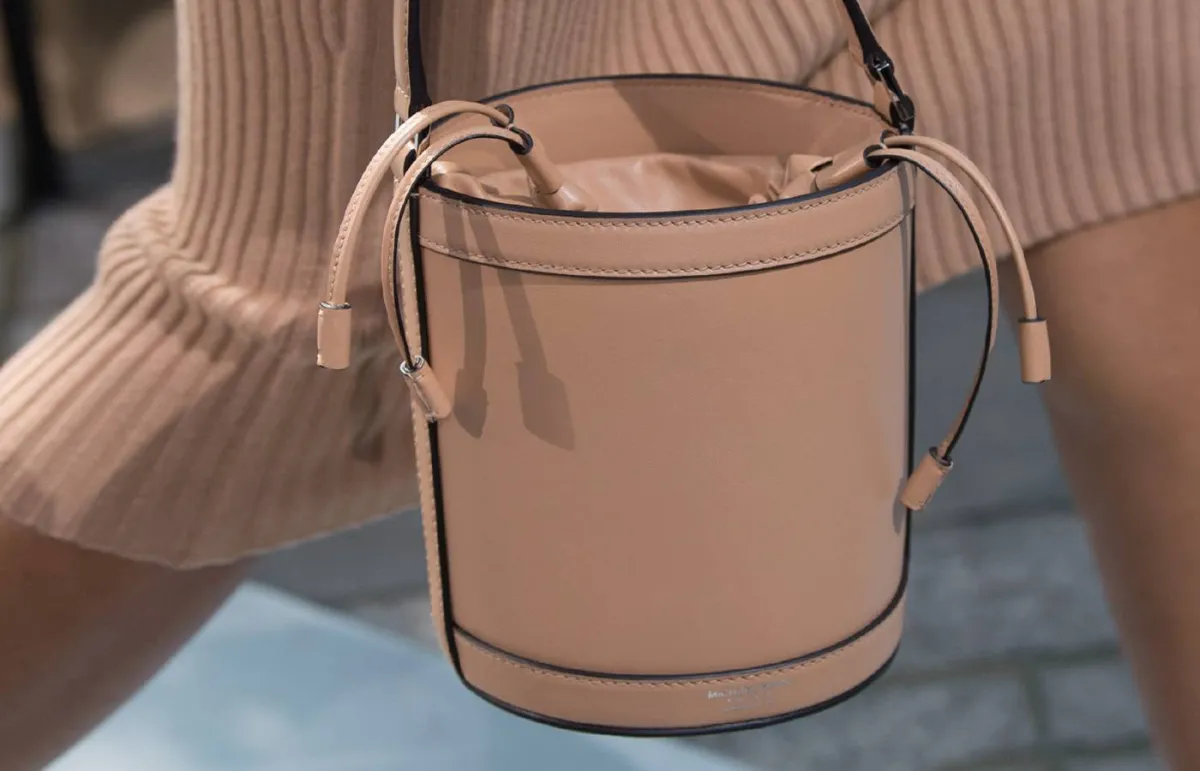 إكسسوارات باللون النيود 