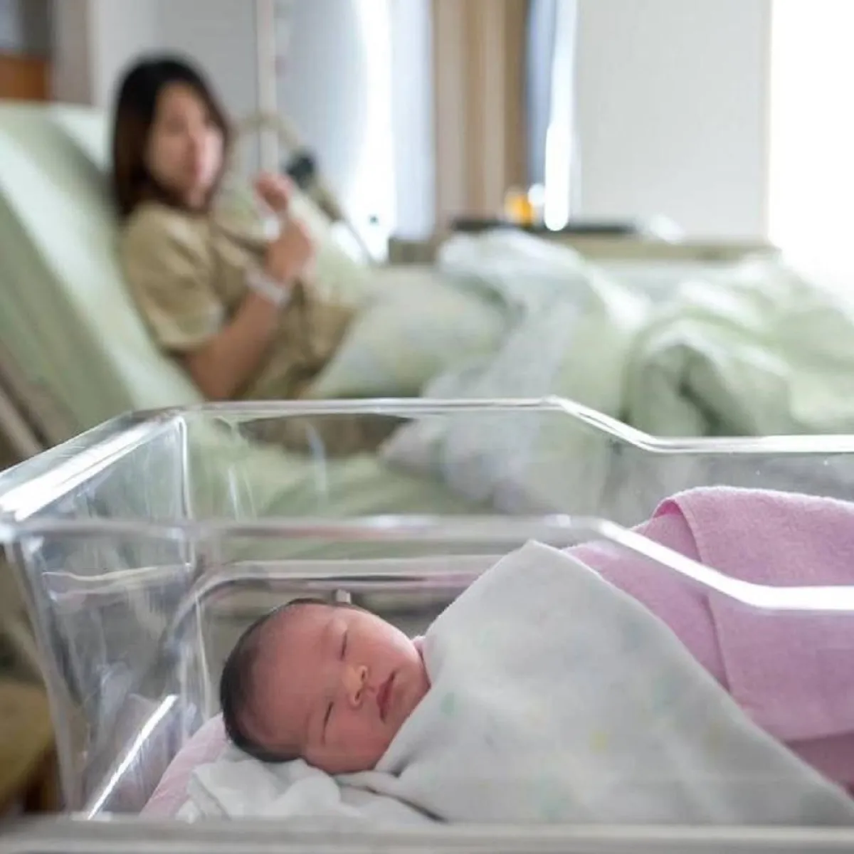 صورة لأم وطفلها